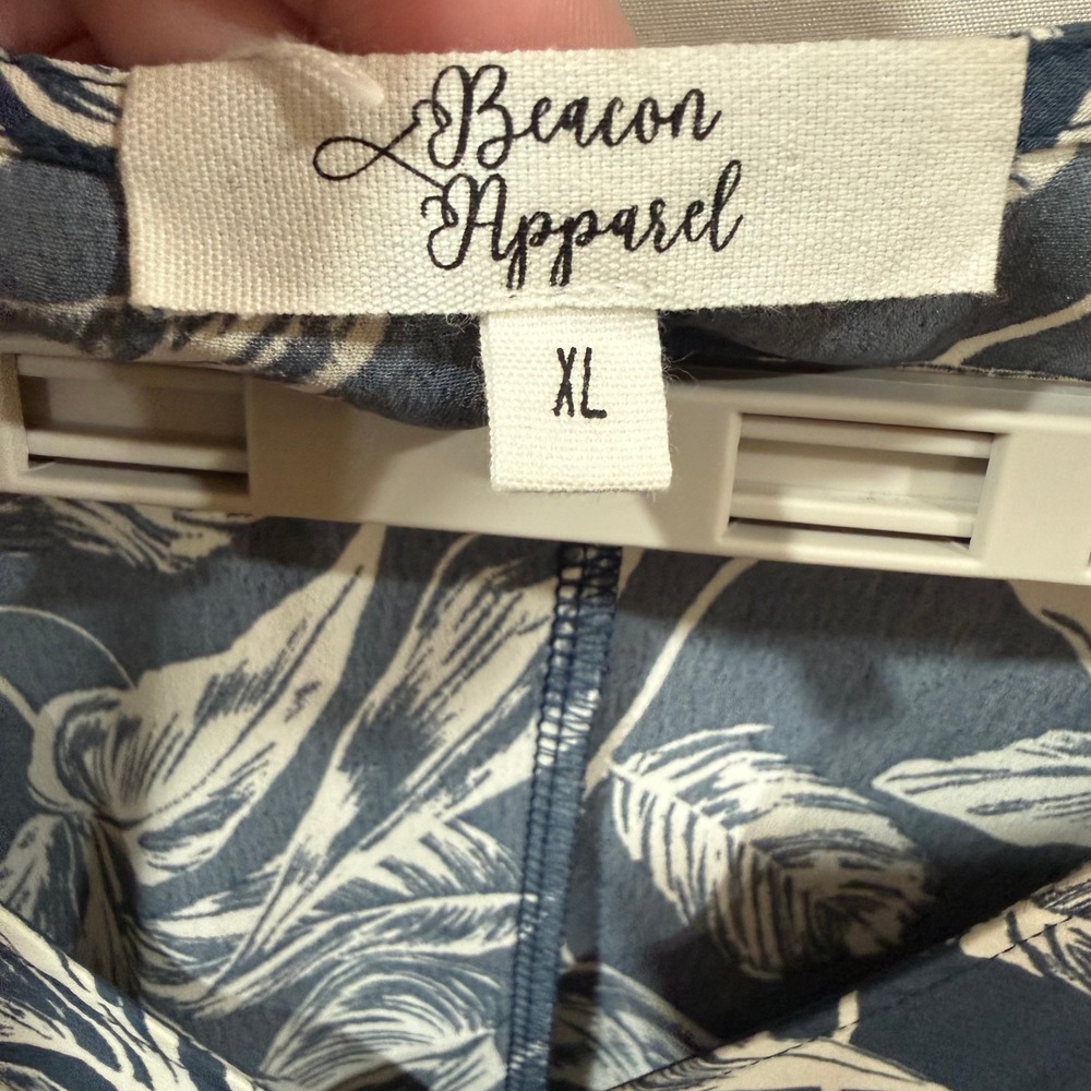 Beacon Apparel Womens XL Navy Blue Tropical Leaf Twist Front V-Neck Blouse Top - Picture 3 of 6